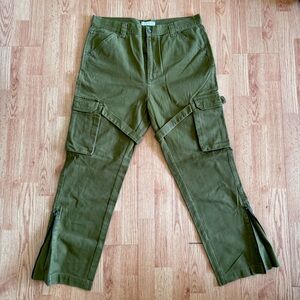NEVER WORN Standard Cloth Flare/Zip cargo pants. SZ L